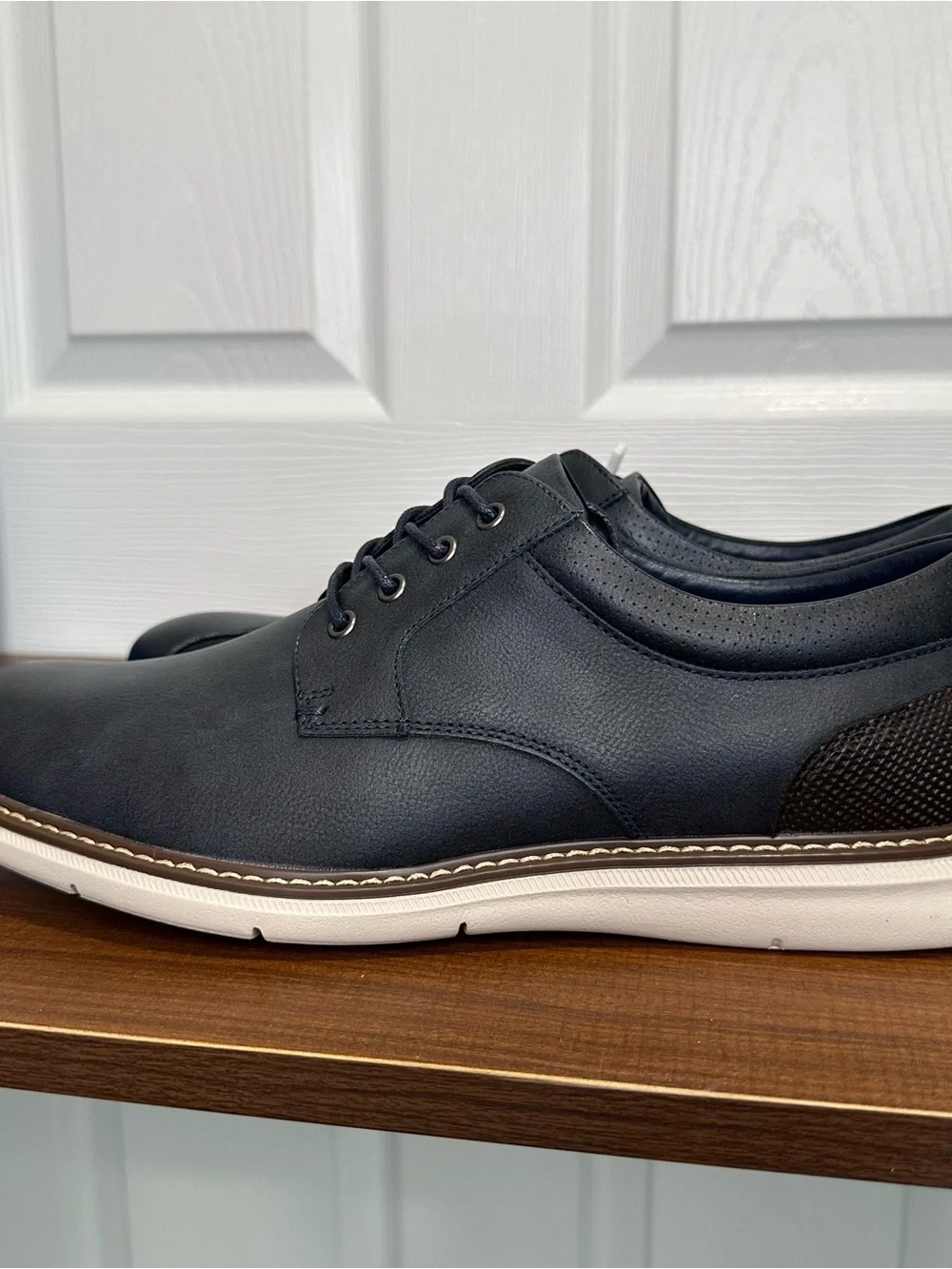Nunn Bush sleek black